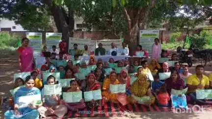 फिरोज़ाबाद: श्रमिक बस्तियों तक शासकीय योजनाओं की पहुंच के लिए बोधाश्रम में जागरूकता शिविर आयोजित