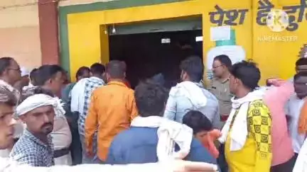 हटा: हटा में डबल लॉक गोदाम से किसानों को पर्याप्त खाद नहीं मिलने पर, हटा पुलिस ने संभाला मोर्चा