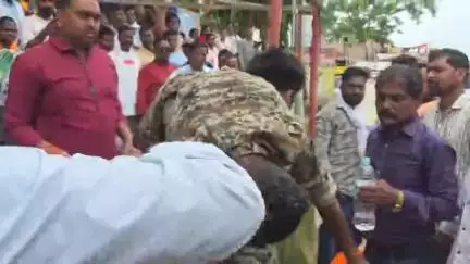 कोंडागांव: शिक्षा न्याय यात्रा के दौरान रायपुर नाका में पुलिस और कांग्रेसियों के बीच हुई तनातनी, 1 पुलिस जवान गंभीर घायल