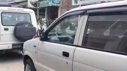 हिसार: हांसी में न्यूट्रिशन स्टोर पर सीएम फ्लाइंग की रेड, बिना लाइसेंस चल रहा था, टीम ने एक्सपायरी प्रोडक्ट किए नष्ट