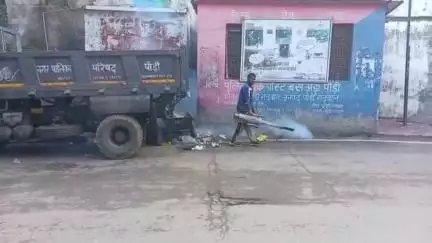 पौड़ी: जिलाधिकारी ने डेंगू से बचाव के लिए फॉगिंग के निर्देश दिए, कहा- निष्प्रयोज्य सामग्री में पानी का जमाव होने पर करें चालान
