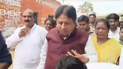 फिरोज़ाबाद: जातिगत जनगणना पर सख्त दिखे फ़िरोज़ाबाद फुलवारी रोड पर सपा सांसद सुमन, भाजपा को हराने के लिए सभी ताकतें एकजुट हों
