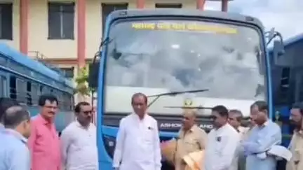 वडवणी: मानव विकास अंतर्गत वडवणी बस स्थानकाला मिळाल्या चार नवीन बसेस