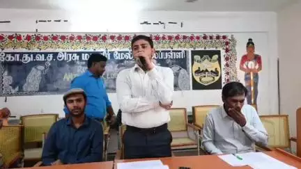 கோவை தெற்கு: உயர்கல்வியில் சேராத பள்ளி மாணவ-மாணவிகளை அலைபேசியில் அழைத்து ராஜவீதி பகுதியில் வைத்து பேசிய ஆட்சியர் பவன் குமார்