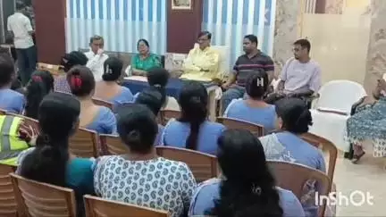 কোচবিহার ১: কোচবিহারের পৌর নাগরিকদের উন্নত পরিষেবা দিতে নির্মল সাথীদের নিয়ে পৌরসভায় বৈঠক করলেন পৌরপ্রধান সহ অন্যরা