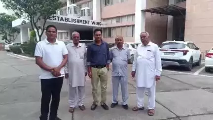 पंचकूला: नगर परिषद कालका पिंजौर वार्ड-17 और 18 के लोग शमशान घाट के निर्माण के लिए सिंचाई विभाग के एक्सियन से मिले #jansamasya