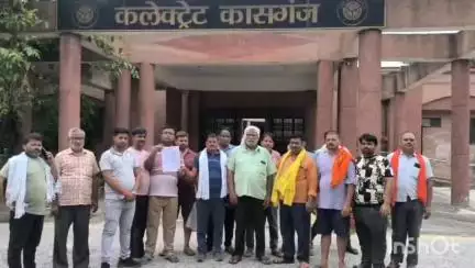 कासगंज: मानपुर नगरिया के व्यापारियों ने DM को दिया ज्ञापन, 11000 बोल्टेज की नई बिजली लाइन बिछाने का विरोध#jansamasya