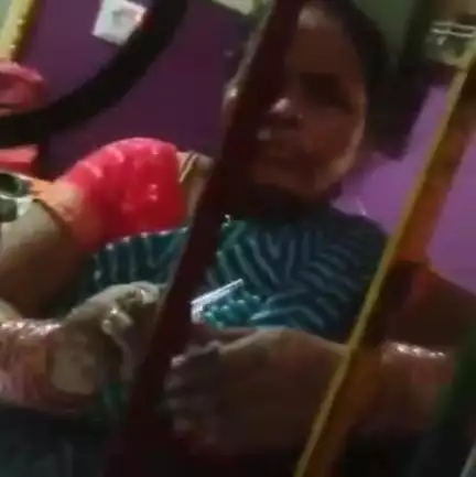 डिंडौरी: शहपुरा मंडी में सट्टा काटने वाली महिला का वीडियो वायरल