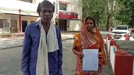 नरसिंहपुर: मजदूरी मांगने पर छतरपुर में आरोपियों ने महिला के घर में लगाई आग, पुलिस अधीक्षक से इंसाफ की गुहार
