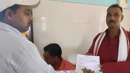 सिसवन: सिसवन प्रखंड के ग्यासपुर पंचायत में मुखिया पद के उपचुनाव के लिए दो लोगों ने नामांकन पर्चा दाखिल किया