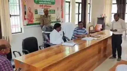 मधुबन: मधुबन तहसील सभागार में उपजिलाधिकारी ने एईआरओ एवं सुपरवाइजर के साथ कार्यशाला का आयोजन किया, दी जानकारी