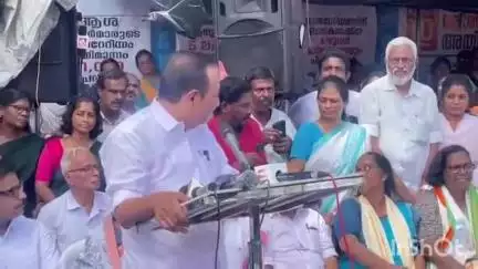 തിരുവനന്തപുരം: ആശാ സമരം സുവർണലിപികളിൽ എഴുതിച്ചേർക്കുമെന്ന് പ്രതിപക്ഷ നേതാവ് സെക്രട്ടേറിയറ്റിന് മുന്നിൽ പറഞ്ഞു