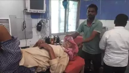 औरंगाबाद: मुफस्सिल थाना के धर्मपुर गांव में वृद्ध के सर पर गिरी भवन निर्माण की ईंट, घायल अवस्था में सदर अस्पताल में किया गया इलाज