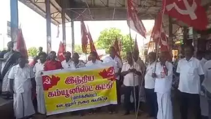 குறிஞ்சிப்பாடி: வடலூர் மக்களின் அடிப்படை வசதிகளை நிறைவேற்றித் தரக்கோரி வடலூர் பேருந்து நிலையத்தில் CPI(M) சார்பில் பிரச்சார இயக்கம்