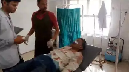 इटावा: ग्राम नगला बाबा में नल की बोरिंग सही करते समय हुआ हादसा, मिस्त्री घायल, जिला अस्पताल से सैफई किया गया रेफर
