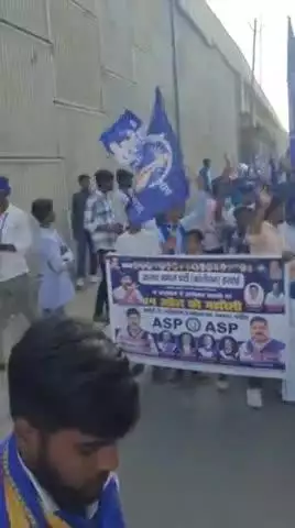 बहुजन समाज सोता हुआ शेर हैं उसको उंगली नहीं करनी चाहिए नहीं तो पूरा शहर जाम हो जाता हैं।
✍🏻✍🏻✍🏻💪🏻💪🏻💪🏻