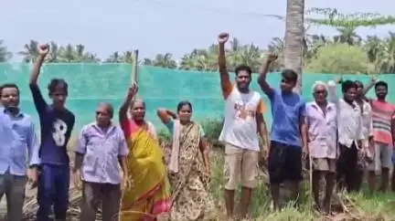 గోరగనమూడి గ్రామంలో చెరువులు వద్దంటూ దళితుల ఆందోళన