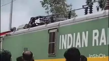 कहरा: सुपर मार्केट स्थित रैंक पॉइंट पर रेल इंजन पर रील बना रहे युवक को करंट लगा, हालत गंभीर