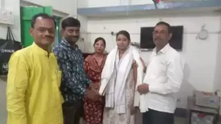 झाझा: चांय गांव में नीट एक्जाम में सफल छात्रा प्रीति कुमारी के आवास पर पहुंचे भाजपा के नेता