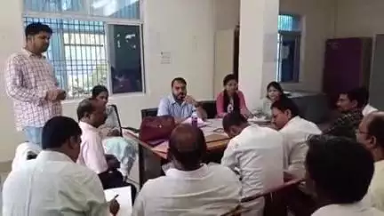 धोरैया: प्रखंड कार्यालय धोरैया में डीसीएलआर ने राजनीतिक दलों के साथ की बैठक, प्रचार-प्रसार पर दिया ज़ोर
