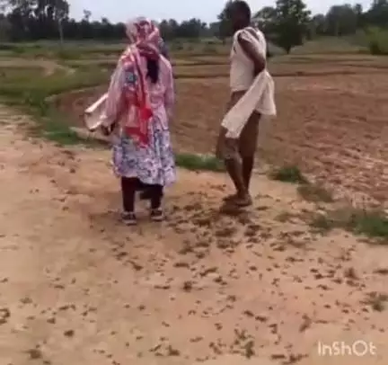 वाड्रफनगर: रूपपुर में पटवारी से बदसलूकी के मामले में शिक्षक पर हुई कार्रवाई, दर्ज की गई एफआईआर