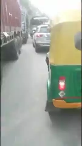 अमेठी: अमेठी, दुर्गापुर चौराहे से पीपरपुर रेलवे क्रॉसिंग तक लगा भारी जाम, लोग दो घंटे तक फंसे रहे, पुलिस नदारद