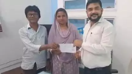 पूर्णिया पूर्व: पूर्णिया पूर्व प्रखंड मुख्यालय में पंचायत उपचुनाव के लिए वार्ड सदस्य पद पर एक अभियार्थी ने किया नामांकन