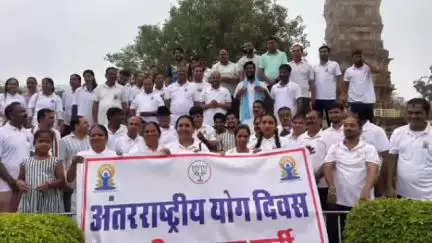 चित्तौड़गढ़: विजय स्तंभ प्रांगण में भाजपा का भव्य योगाभ्यास, बारिश में भी दिखा उत्साह