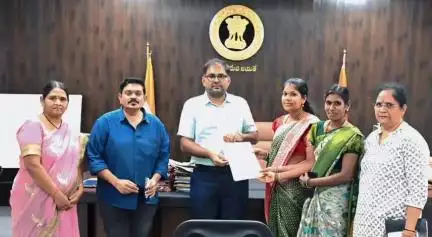 పెద్దపల్లి: చైతన్య జ్యోతి మహిళా సంఘానికి డైట్ కాంట్రాక్టు ఇచ్చిన పెద్దపెల్లి జిల్లా కలెక్టర్ కోయ శ్రీహర్ష