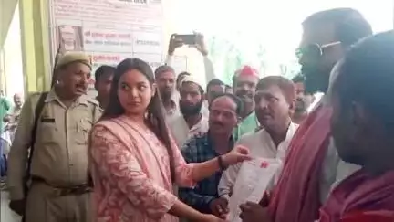 लहरपुर: लहरपुर में विद्युत समस्या को लेकर समाजवादी पार्टी ने उप जिलाधिकारी को दिया ज्ञापन
