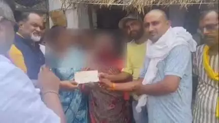 सिराथू: महाराष्ट्र के कैबिनेट मंत्री ने लोहन्दा गांव में पीड़ित परिवार से मुलाकात कर बेटी की पढ़ाई के लिए ₹100000 दिए