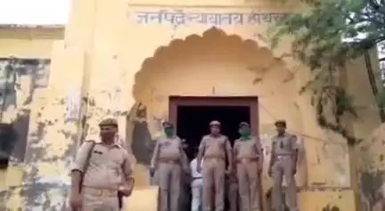सासनी: कोतवाली सासनी में पंजीकृत पत्नी की हत्या के अभियोग में आरोपी पति को न्यायालय ने सुनाई आजीवन कारावास और अर्थदंड की सजा