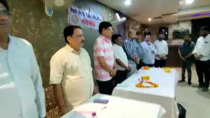 *24 जून सेवा दिवस के रूप में नवनिर्माण धीन गौशाला गोटेगांव में  73 वृक्ष लगाकर होगी वृक्षारोपण की शुरुआत*
*वैश्य महासम्मेलन मध्यप्रदेश गोटेगांव की बैठक संपन्न*
*अहमदाबाद विमान दुर्घटना के लिए मौन रखकर दी श्रद्धांजलि*
गोटेगांव
मध्य प्रदेश के