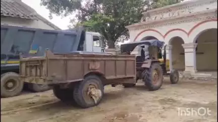 जलालाबाद: कोला मोड़ के पास अवैध खनन कर मिट्टी ले जा रही ट्रैक्टर-ट्राली को एसडीएम ने पकड़ा, थाना पुलिस के हवाले किया