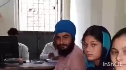 भितरवार: उत्कृष्ट विद्यालय में शिक्षिका ने दसवीं के छात्रों को बांटा 12वीं का पेपर, बच्चों को हल करना पड़ा 12वीं का पेपर