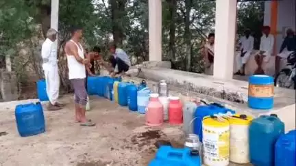 सुमेरपुर: तखतगढ़ क्षेत्र में मीठे पानी के लिए दर-दर भटकते को मजबूर हो रहे ग्रामीण #jansamasya