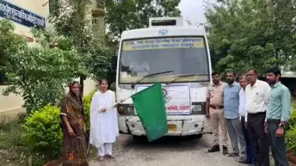 राशमि: विधिक जागरूकता के लिए मोबाइल वैन को राशमी न्यायिक मजिस्ट्रेट पृथा फौजदार ने दिखाई हरी झंडी