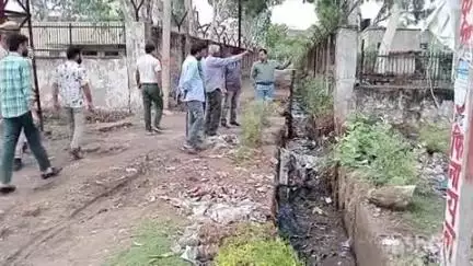 दौसा: बरसात के बाद ड्रेनेज सिस्टम व नालों की सफाई का SDM व नगर परिषद आयुक्त ने किया निरीक्षण
