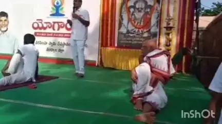 అహోబిలంలో యోగాంధ్ర కార్యక్రమంలో పాల్గొన్న ఆలయ ప్రధాన అర్చకుడు కిడాంబి వేణుగోపాలన్