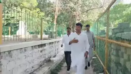 ಚಿತ್ರದುರ್ಗ: ನಗರದ ಕೆಳಗೋಟೆ ಬಡಾವಣೆಯ ಉದ್ಯಾನವನ ಅಭಿವೃದ್ಧಿ ಕಾಮಗಾರಿಗೆ ಶಾಸಕ ಕೆ.ಸಿ ವೀರೇಂದ್ರ ಪಪ್ಪಿ ಚಾಲನೆ