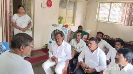 భూపాలపల్లి: సీపీఐ జిల్లా కార్యదర్శి కొరిమి రాజ్ కుమార్‌ను పరామర్శించిన ఎమ్మెల్యే గండ్ర సత్యనారాయణ