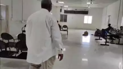जालना: रेल्वे स्थानकावर सुविधांची वाणवा, महिला शौचालयामध्ये घाणीचे साम्राज्य #Jansamasya
