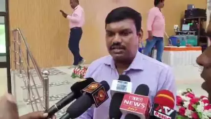 ରାୟଗଡା: ସ୍ଥାନୀୟ ବିଜୁ ପଟ୍ଟନାୟକ ଅଡିଟୋରିୟମରେ ଜିଲ୍ଲା ସ୍ତରୀୟ ଏକ ଦିବସୀୟ ପରାମର୍ଶ କର୍ମଶାଳାରେ ଯୋଗଦେଇ ଜିଲ୍ଲା ଉନ୍ନୟନ ଅଧିକାରୀଙ୍କ ପ୍ରତିକ୍ରିୟା