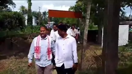 আমগুৰি: চৰকাৰ খনে হিতাধিকাৰীৰৰ আঁ‌চনিৰ বাবদ ধন ব্যয় কৰাৰ পৰিবৰ্ত্তে শিক্ষা আৰু স্বাস্থ্যত ব্যয় কৰক' নামতিত বিধায়ক অখিল গগৈৰ মত