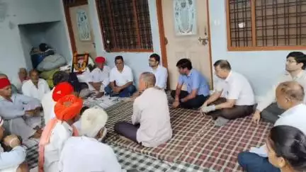 गिर्वा: जिला कलेक्टर पहुंचे रूंदेड़ा व रोहिडा गांव, अहमदाबाद प्लेन दुखांतिका में मृत यात्रियों के परिजनों से की मुलाकात