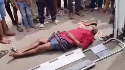 గుంతకల్లు: గుత్తి పట్టణంలోని తాడిపత్రి రోడ్డులో బైక్‌ను ఢీకొన్న లారీ, వ్యక్తికి తీవ్రగాయాలు