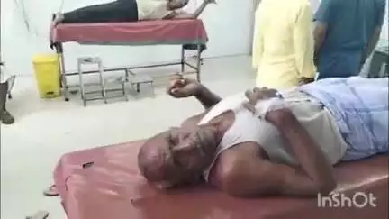 भभुआ: तेलाड़ी बाजार में मकान के बलरेज पर आकाशीय बिजली गिरी, बलरेज टूटकर गिरने से नीचे खड़े दो व्यक्ति घायल