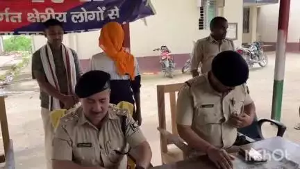 सिमरी: सिमरी पुलिस ने ई-रिक्शा में कट्टा रखे होने की सूचना देने वाले को किया गिरफ्तार, निजी स्वार्थ के षड्यंत्र का उद्भेदन