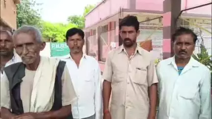 छतरपुर नगर: ग्राम कतरवारा में व्यक्ति ने खेत पर फांसी लगाकर की आत्महत्या, जिला अस्पताल में हुआ पोस्टमार्टम