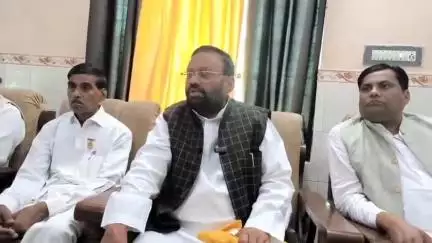 नवाबगंज: चौहान गेस्ट हाउस में संविधान सम्मान व जनहित हुंकार यात्रा को लेकर स्वामी प्रसाद मौर्य ने की प्रेस वार्ता